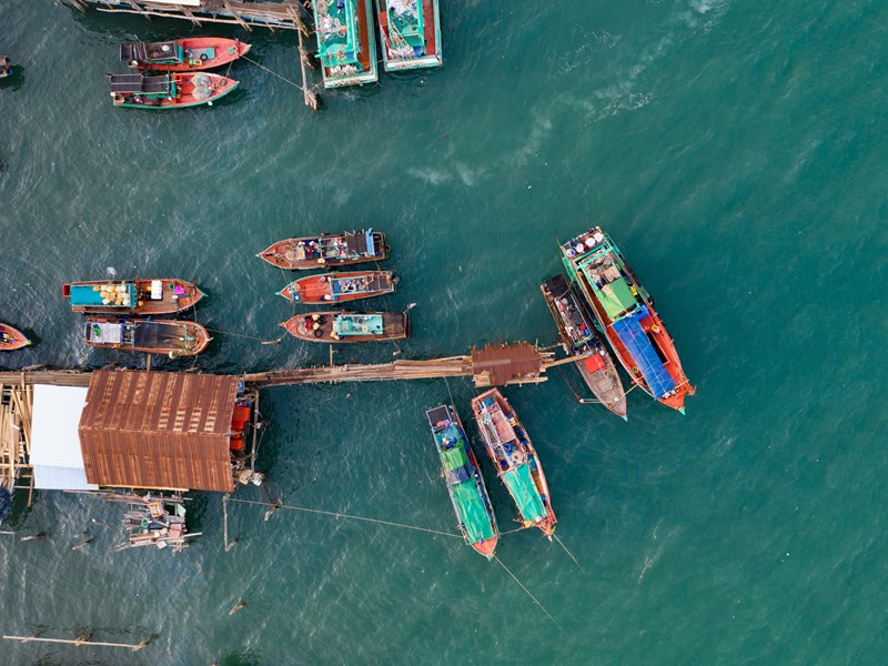 Visitez son village de pêcheurs flottant