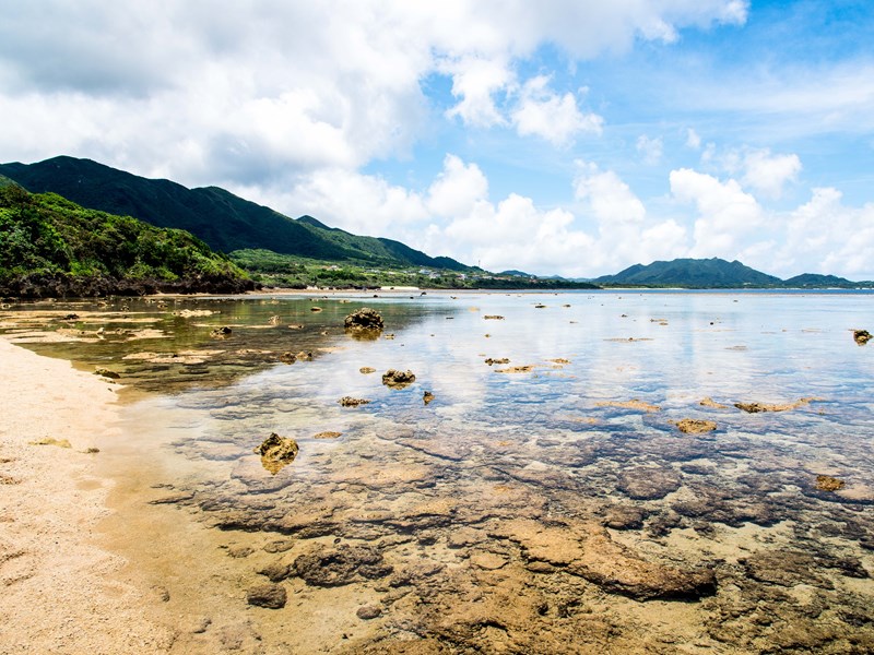 Une vue magnifique sur la plage de Yonehara sur l’île d’Ishigaki