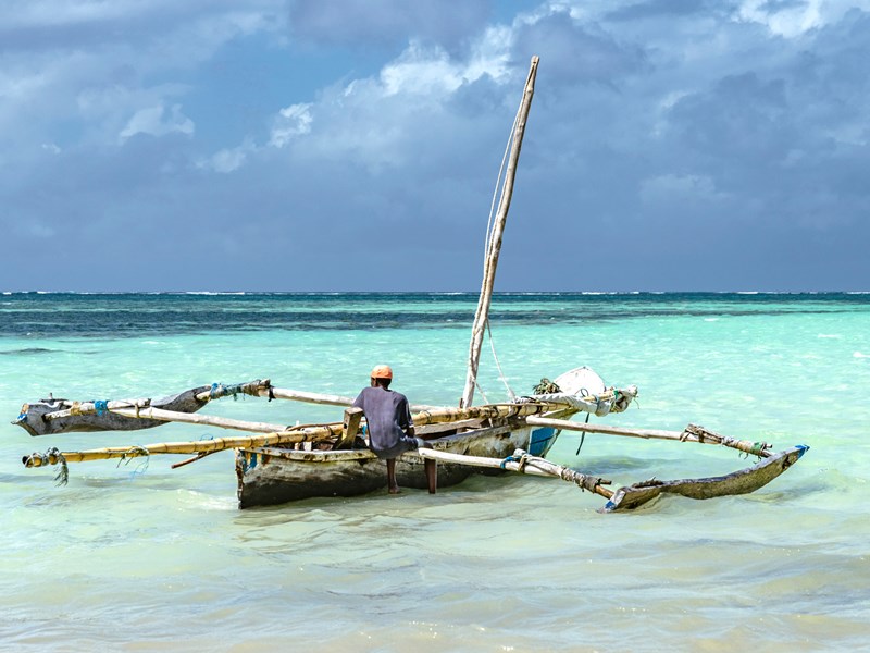 Pêche et mer turquoise à Diani