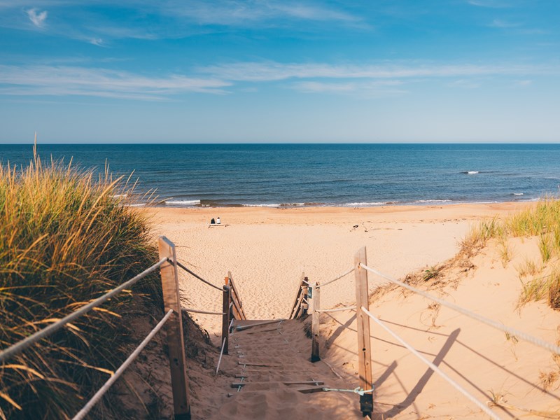 Bordé par des plages de sable blond