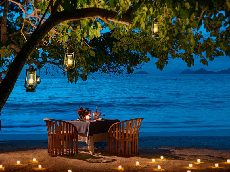 Dîner romantique dans un cadre exceptionnel au Four Seasons Seychelles