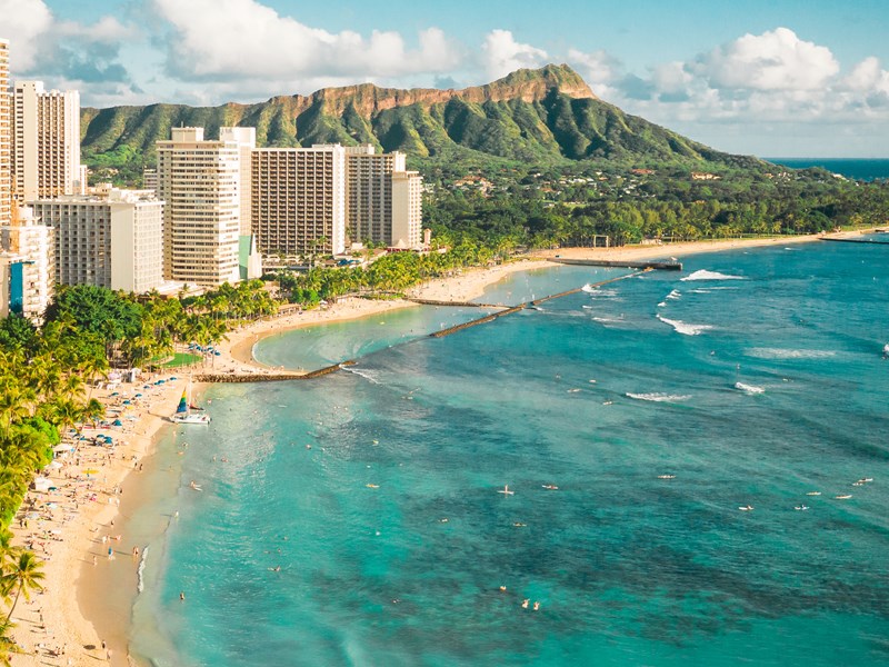 Waikīkī Beach, l'une des plages les plus célèbres de la région