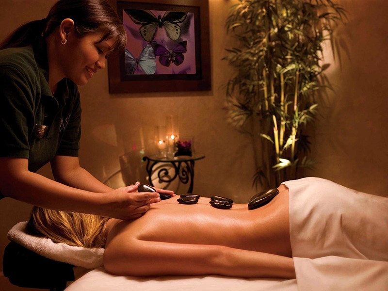 Profitez des soins et des massages relaxants au spa du Luxor Hotel.
