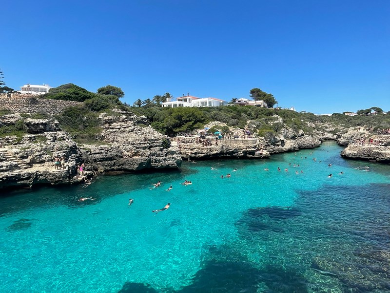 Les eaux turquoise de Minorque