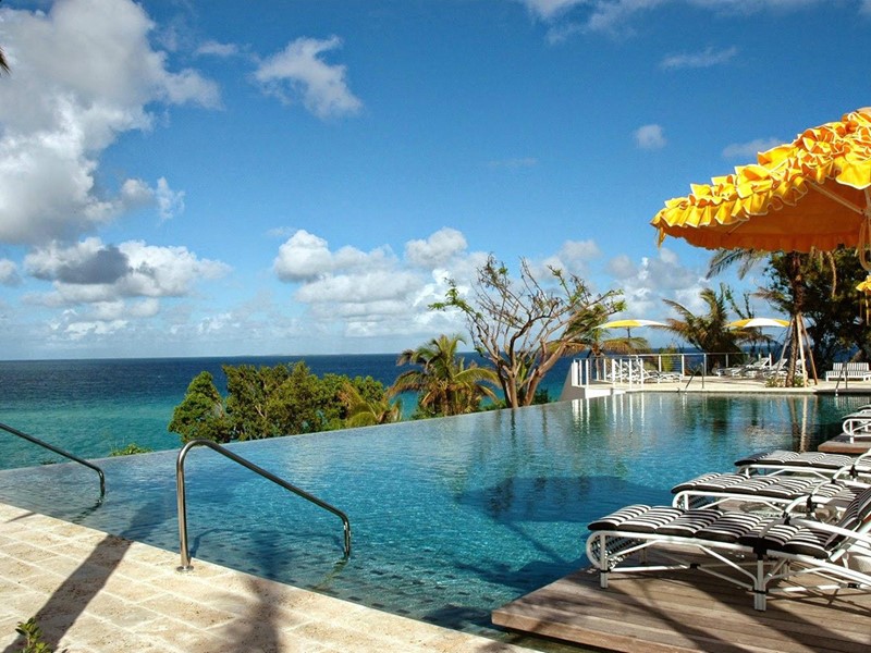 La superbe piscine de l'hôtel Malliouhana à Anguilla