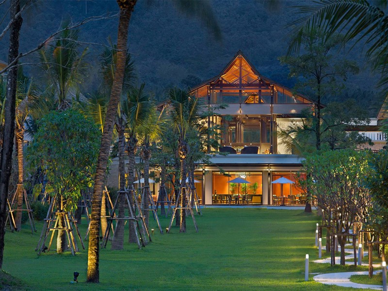 Vue du restaurant Colours de l'hôtel Outrigger Khao Lak Beach Resort