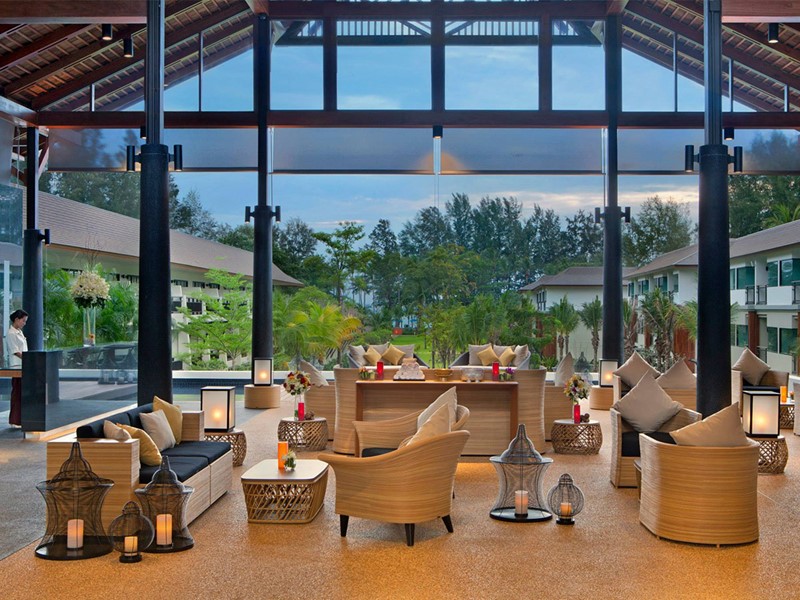 Le lobby du Outrigger Khao Lak Beach Resort