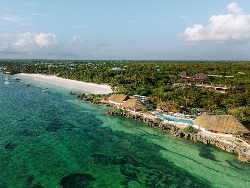 Vue aérienne de l'hôtel et la plage