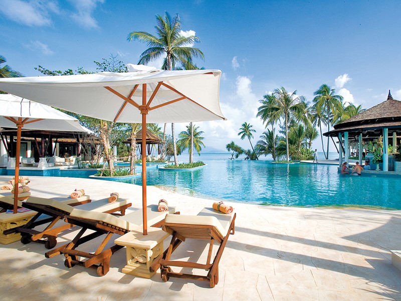 Profitez de la belle piscine du Melati Beach Resort