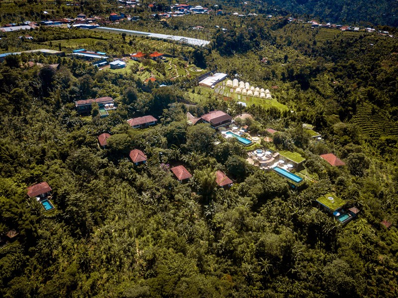 Un hôtel niché dans la jungle balinaise