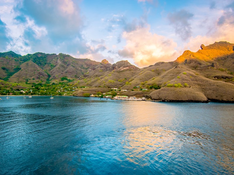 L'île Nuku Hiva et ses falaises escarpées magnifiques