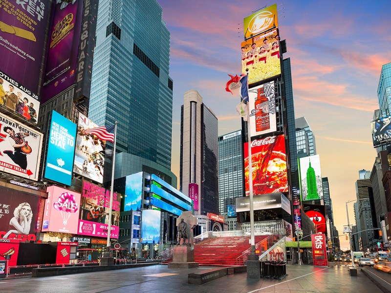 Times Square ! Les écrans géants et les boutiques surdimensionnées