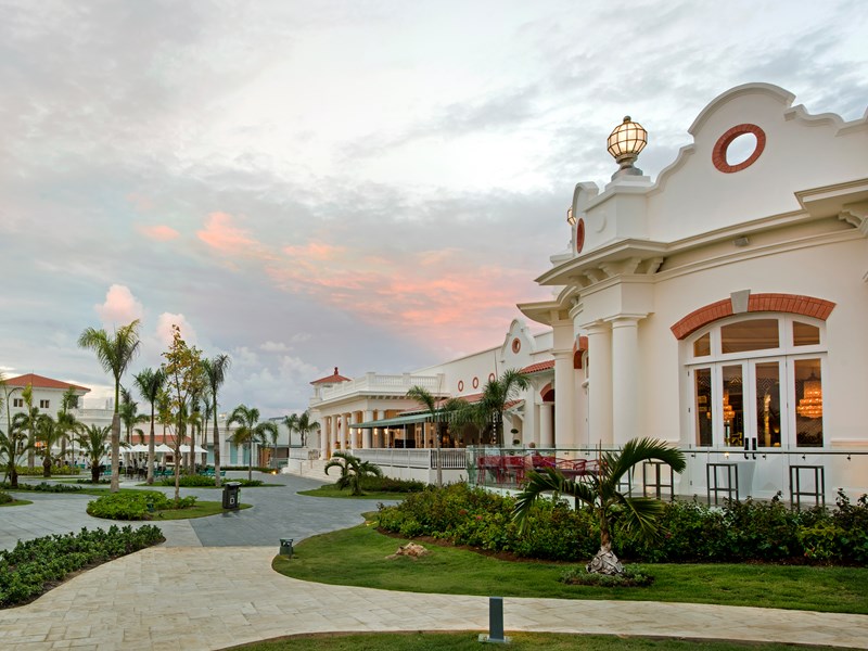 Gourmet Inclusive Village