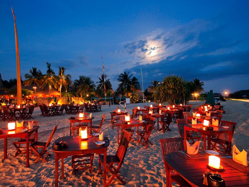 Le Sampan Beach Bar