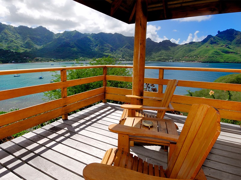 La terrasse d'un bungalow de l'hôtel Le Nuku Hiva by Pearl Resorts