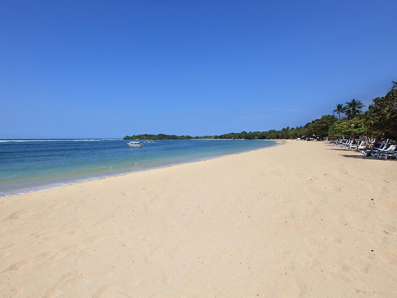La longue et belle plage du Nusa Dua Beach Hotel