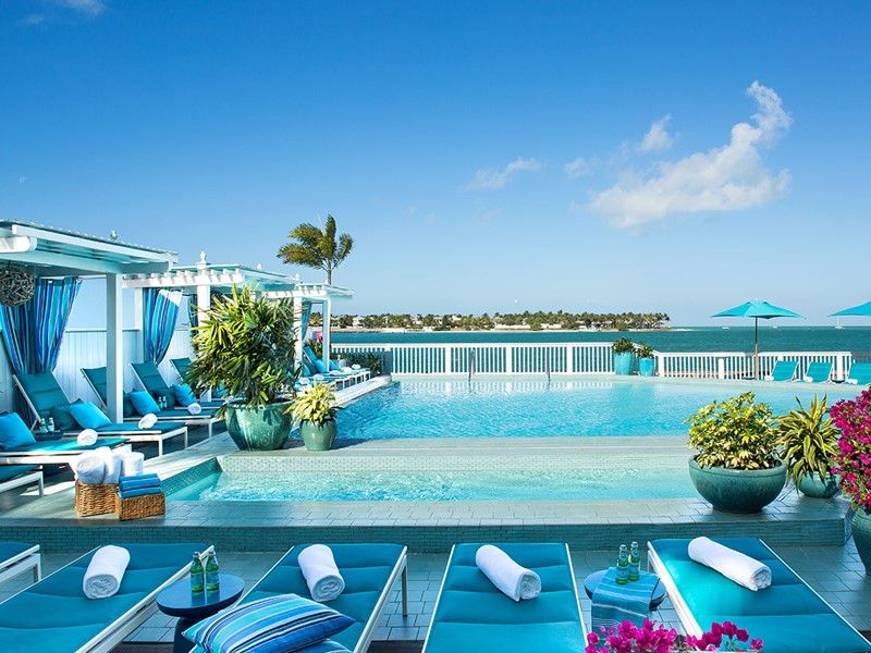 La splendide piscine de l'hôtel Ocean Key, en Floride