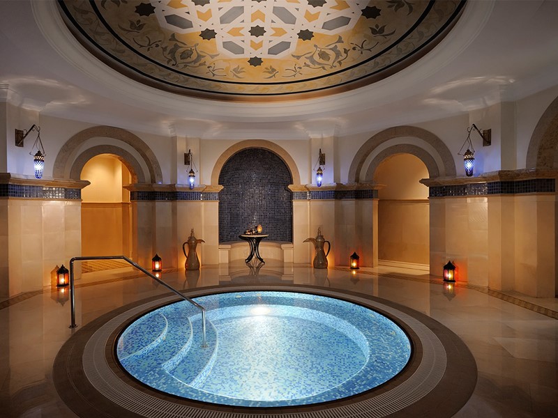 Bain à remous du spa du Royal Mirage à Dubaï