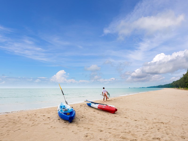 Découvrez les activités mises à disposition part l'Outrigger Khao Lak Beach Resort