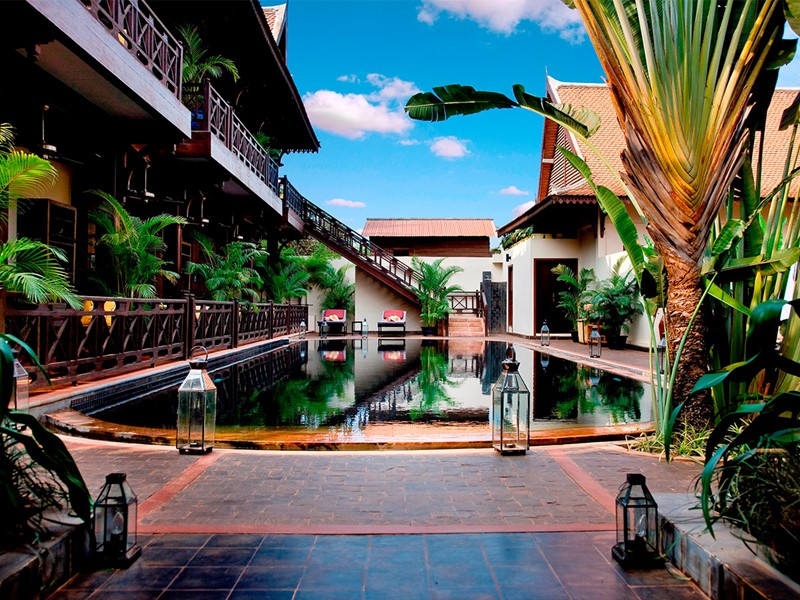 Vue de la piscine de l'hôtel PadiVilla Resort & Spa à Siem Reap