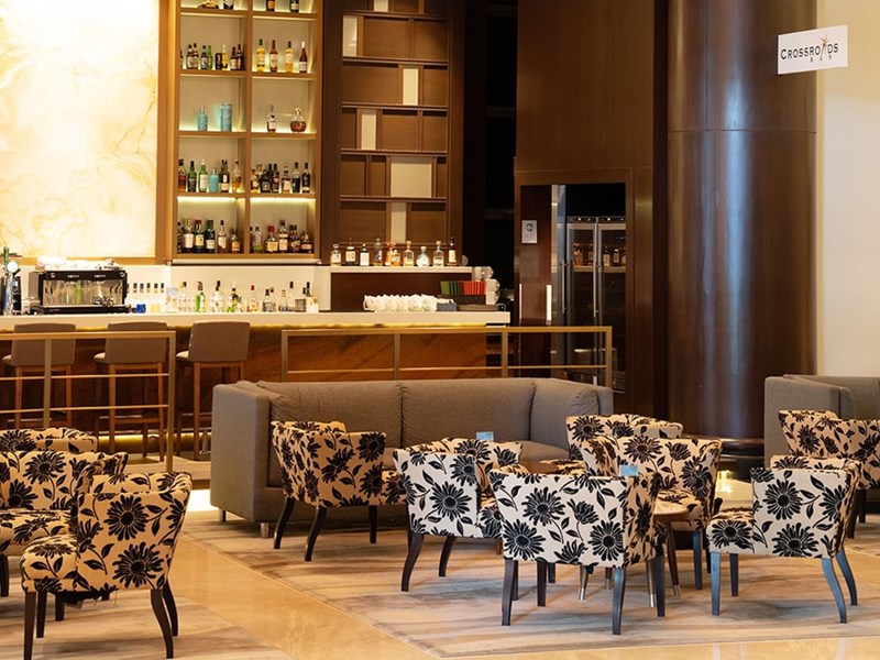 L'élégant Crossroads Bar