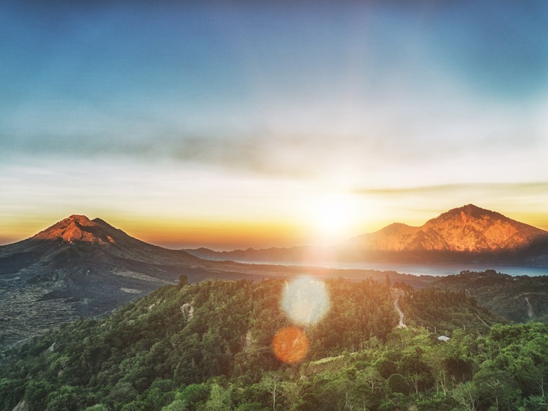 Superbe lever de soleil au mont Batur 