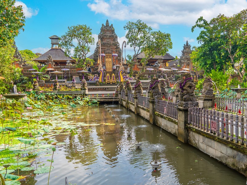 Vous serez charmé par le temple Saraswati  