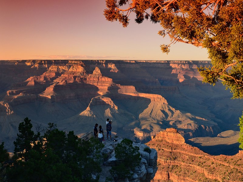 Profitez du coucher du soleil sur le Grand Canyon