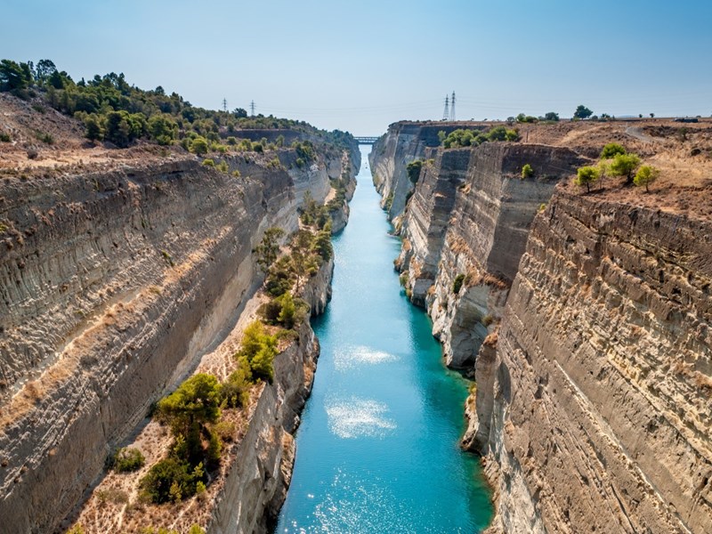 Le canal de Corinthe dans le Péloponnèse
