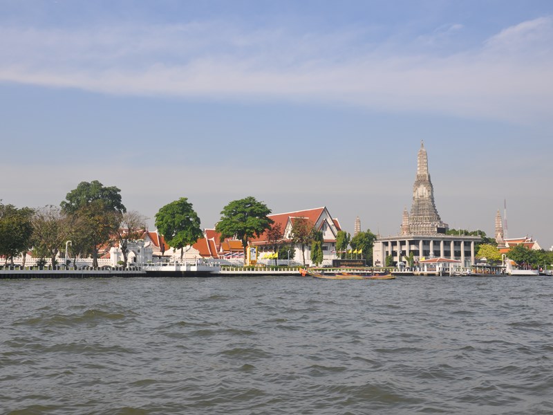Pour terminer, offrez vous une promenade le long de la rivière Chao Phraya