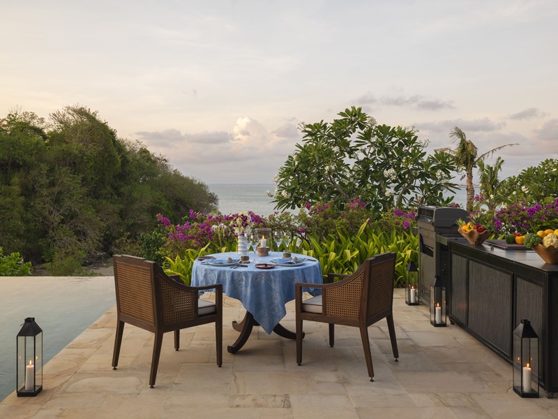 Profiez d'un barbecue sur la terrace de votre villa