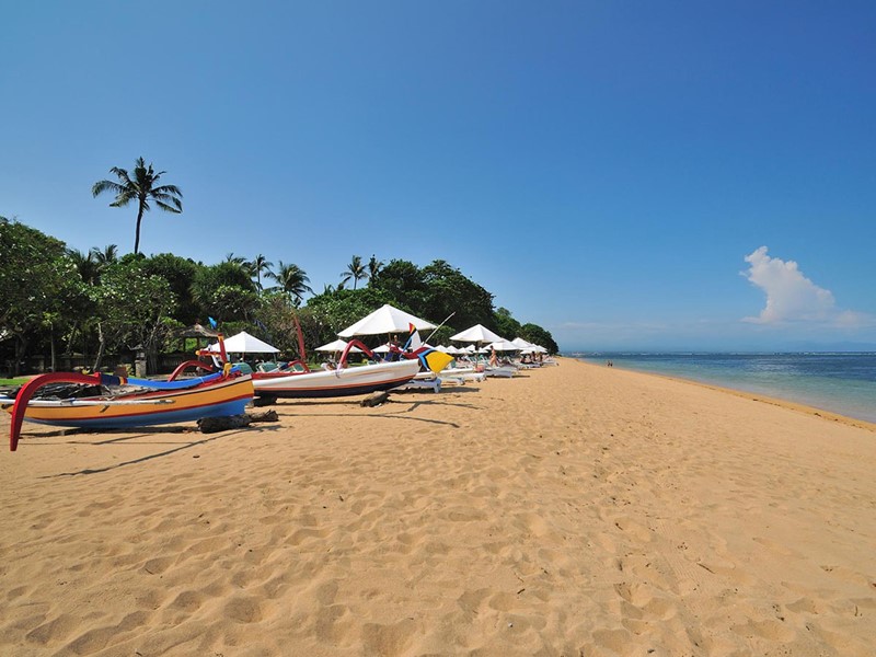 Détentez vous sur la sublime plage de Sanur à Bali
