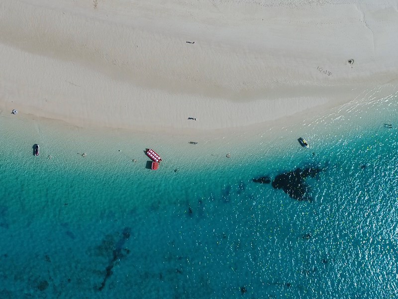 Promenez-vous sur les plages paradisiaques