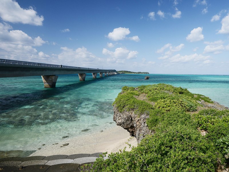 Empruntez le pont Ikema Ohashi