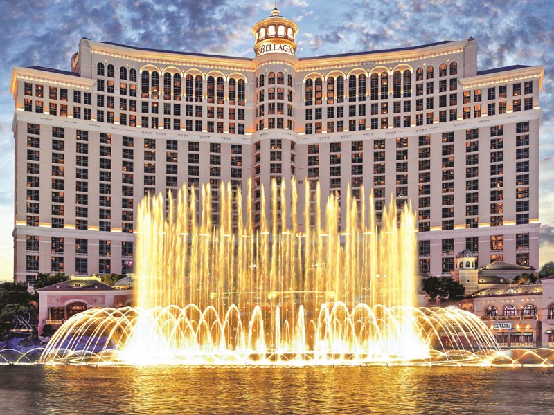 Admirez les fontaines du Bellagio