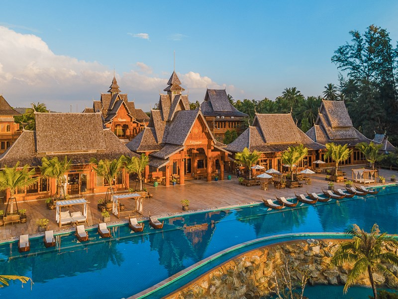 Détendez-vous aux abords de la piscine