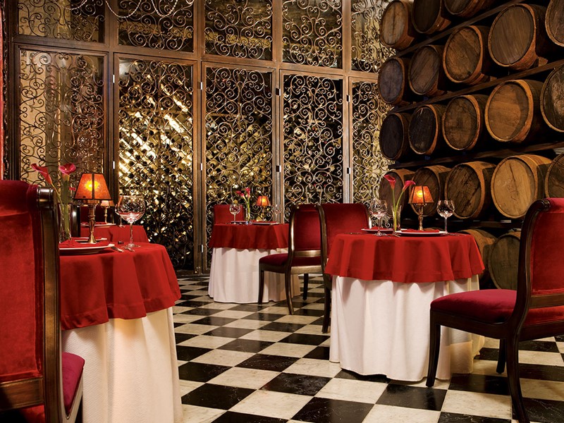 Le restaurant Bordeaux de l'hôtel Secrets Maroma