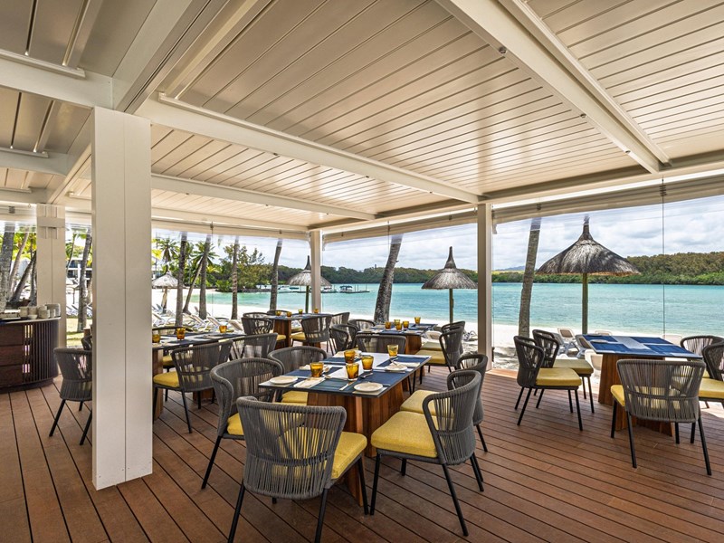 Cuisine internationale face au lagon au restaurant Grand Port