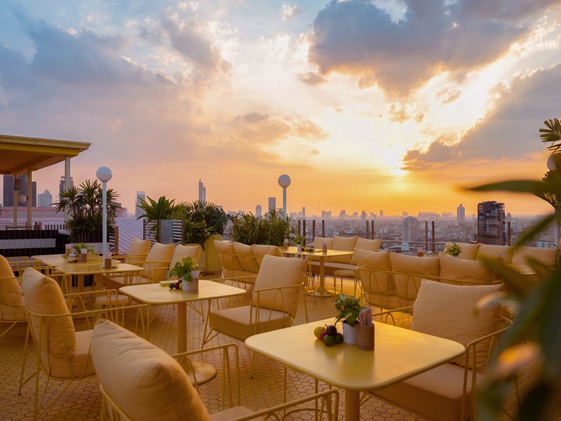 Coucher de soleil et vue sur la ville