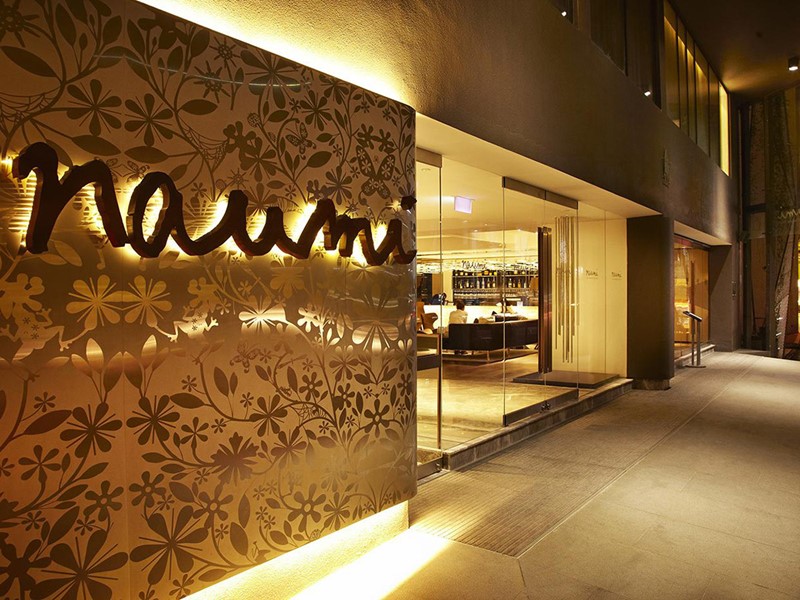 Réception de l'hôtel Naumi à Singapour 