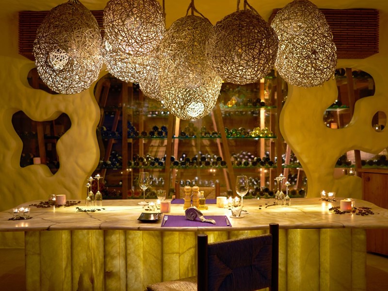 Repas exclusif au sein de la cave à vin