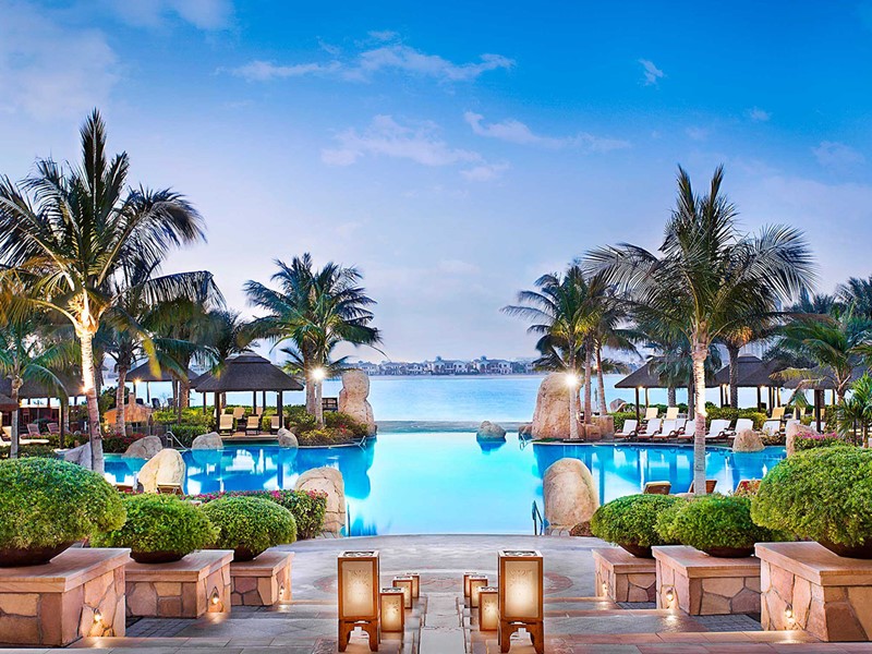 Autre vue de la piscine du Sofitel Palm Resort