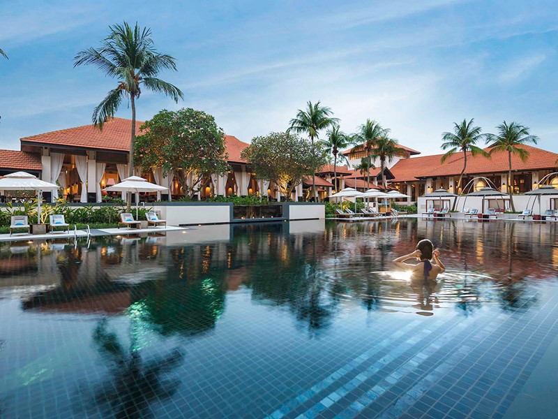 Profitez de la magnifique piscine du Sofitel Singapore Sentosa