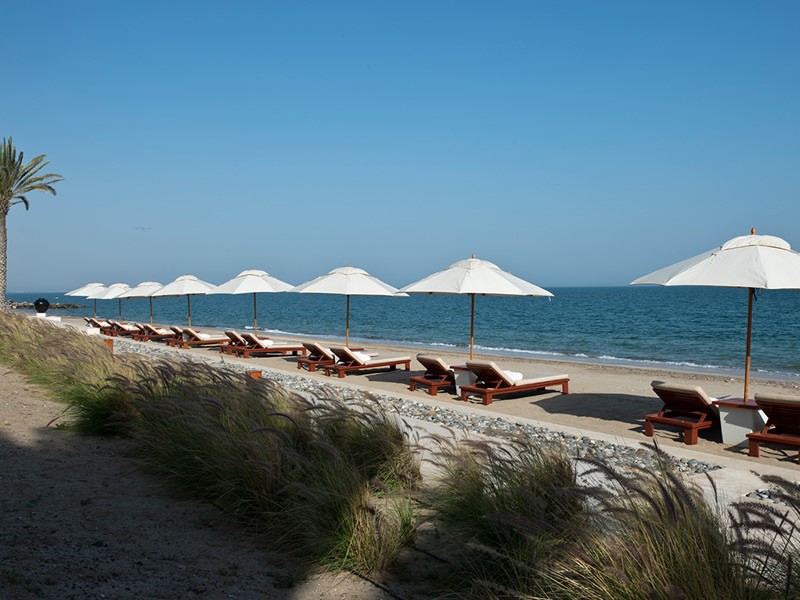 La plage de l'hôtel The Chedi situé à Oman