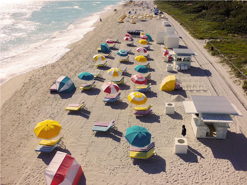 La plage de l'hôtel Confidante à Miami Beach