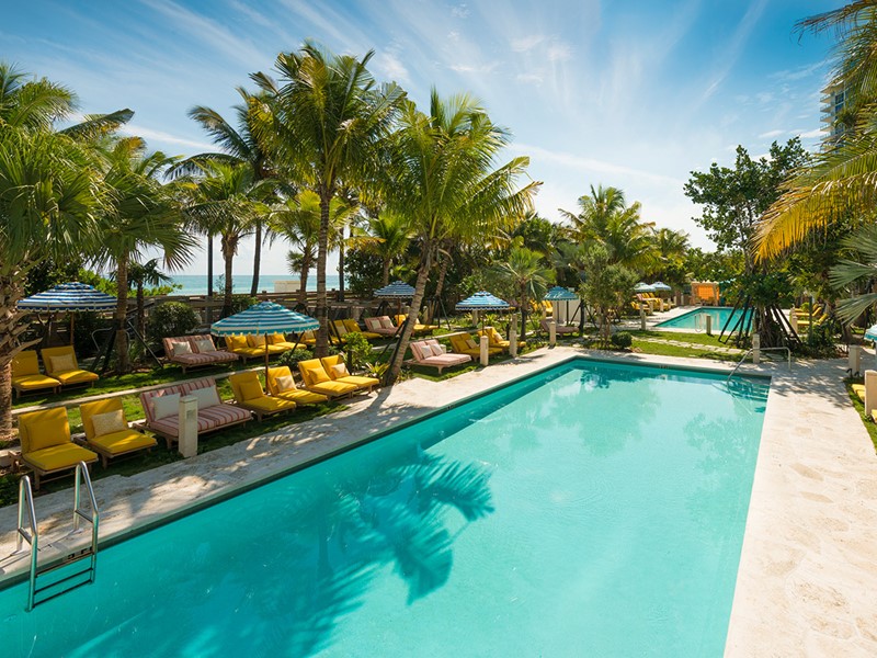 Splendide piscine au Confidante Miami Beach