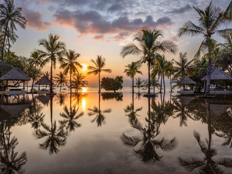 Magnifique coucher de soleil depuis la piscine