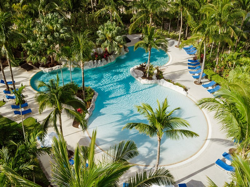 Profitez de la belle piscine de The Ocean Club aux Bahamas