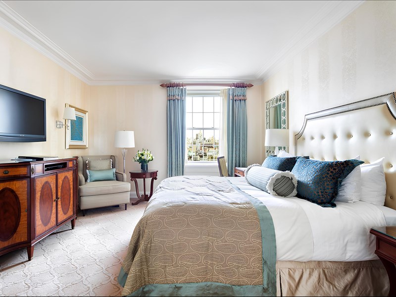 The Pierre New York, Pierre Deluxe Room