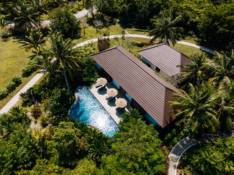Détente dans un cadre tropical, entre soins et baignade Détente dans un cadre tropical, entre soins et baignade